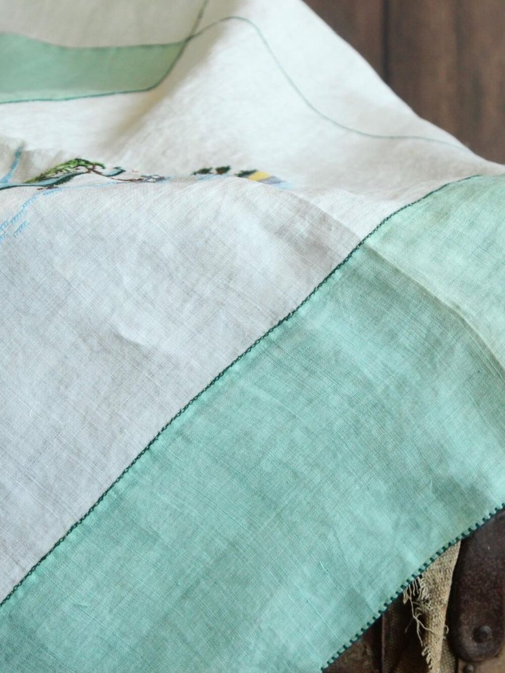 Vintage 1930s Tablecloth, Square Asian Pagoda Embroidered Linen - Picture 9 of 14